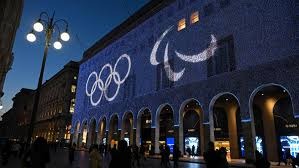 卡尔·瑞普肯（Cal Ripken Jr.）达成连续 2131 场出赛，打破卢·贾里格保持半世纪的“铁人”纪录